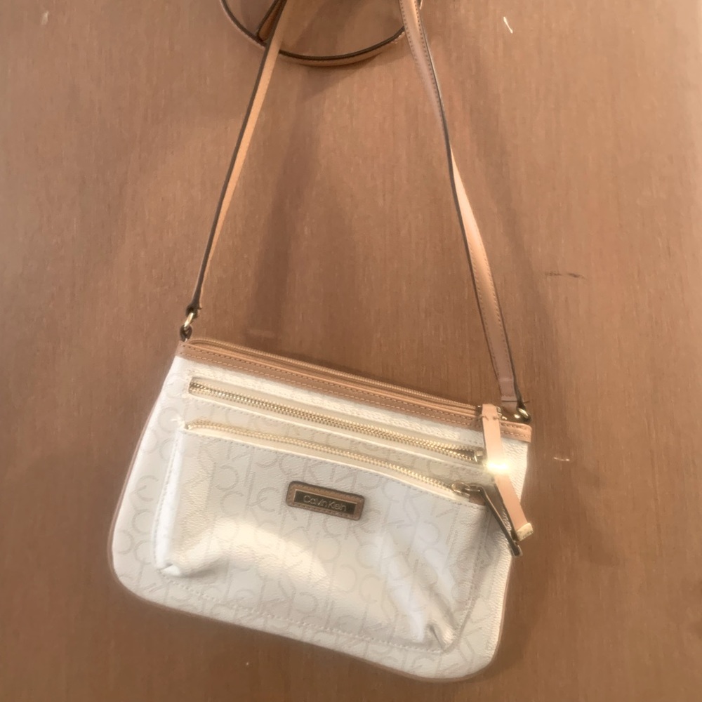 White Calvin Klein Crossbody 🥳 Gently Used